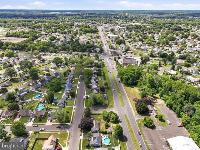 360 HOLLY DR, Levittown, PA 19055