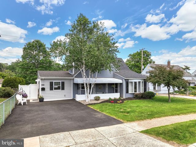 360 HOLLY DR, Levittown, PA 19055