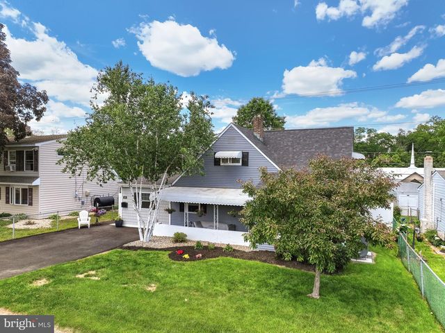 360 HOLLY DR, Levittown, PA 19055