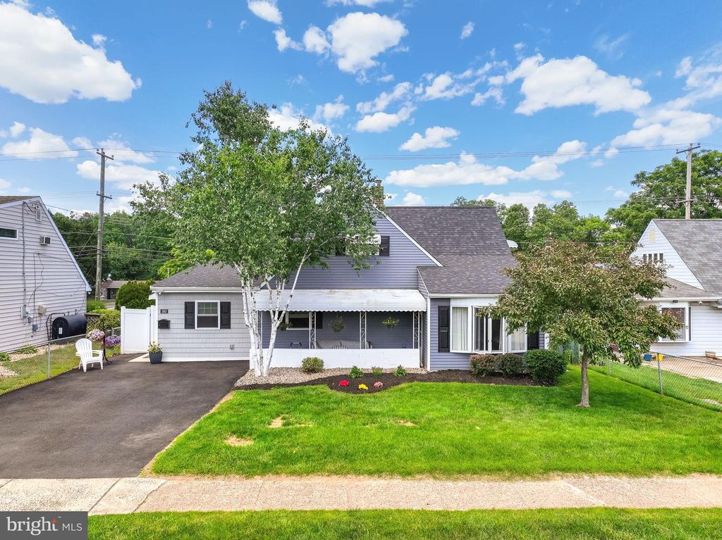 360 HOLLY DR, Levittown, PA 19055