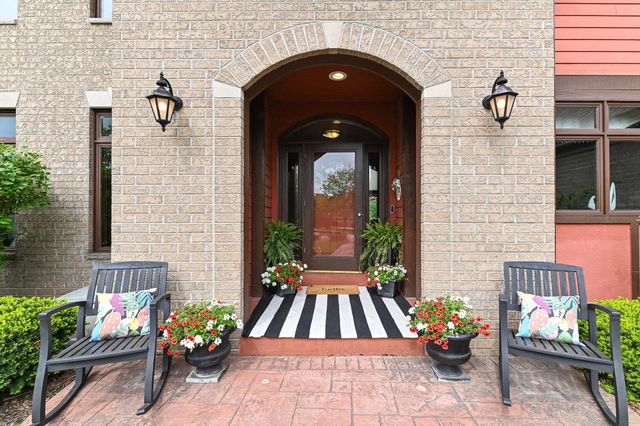 7601 S Cambridge DRIVE, Franklin, WI 53132