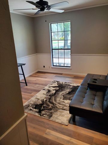 305 Columbine ST, Marble Falls, TX 78654