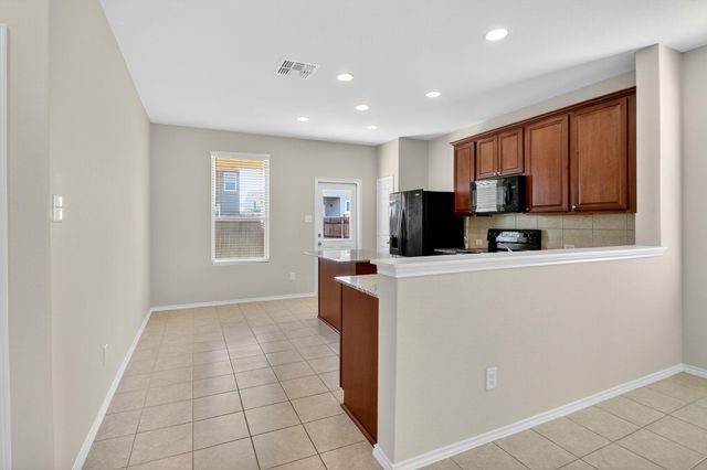 137 Miracle DR, Jarrell, TX 76537