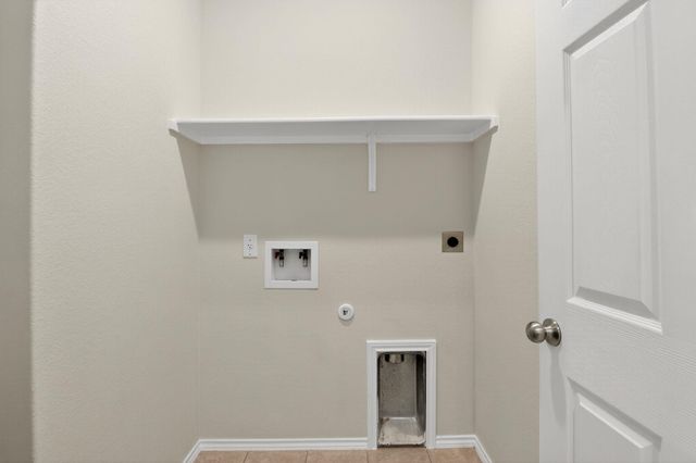 137 Miracle DR, Jarrell, TX 76537