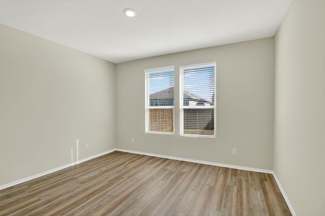 137 Miracle DR, Jarrell, TX 76537