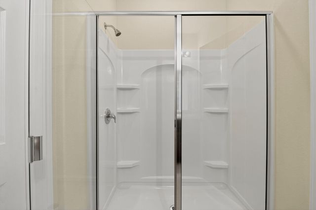 137 Miracle DR, Jarrell, TX 76537