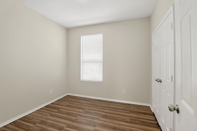 137 Miracle DR, Jarrell, TX 76537