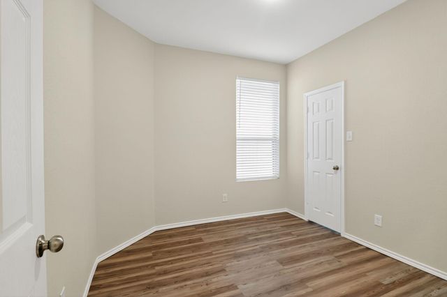 137 Miracle DR, Jarrell, TX 76537