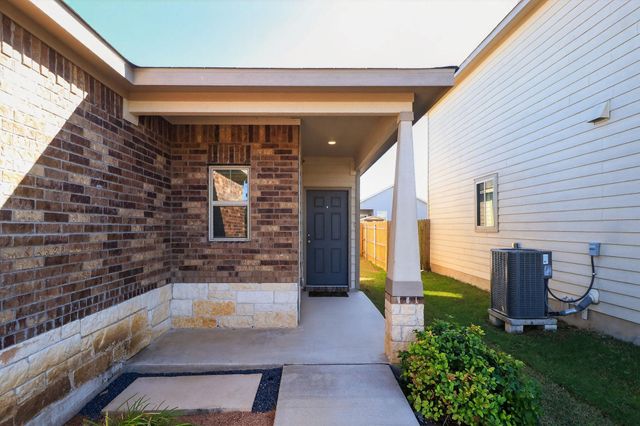 137 Miracle DR, Jarrell, TX 76537