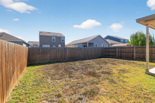 137 Miracle DR, Jarrell, TX 76537