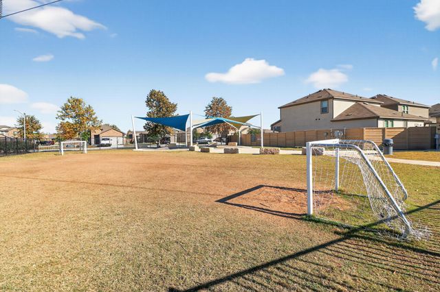 137 Miracle DR, Jarrell, TX 76537