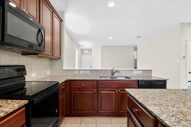 137 Miracle DR, Jarrell, TX 76537