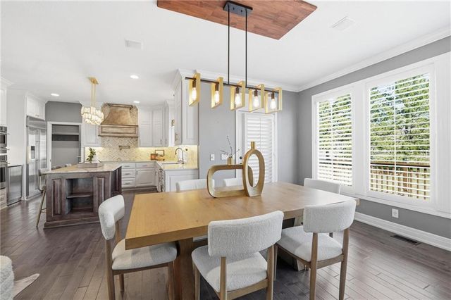 9206 W 146th Place, Overland Park, KS 66221