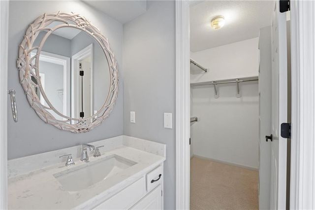 9206 W 146th Place, Overland Park, KS 66221