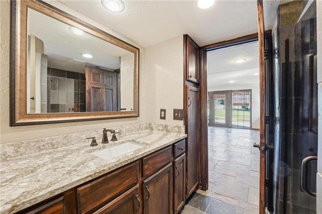 9206 W 146th Place, Overland Park, KS 66221