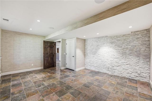 9206 W 146th Place, Overland Park, KS 66221