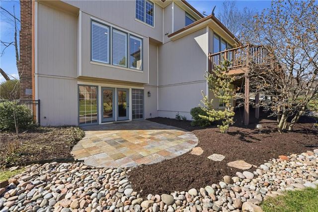 9206 W 146th Place, Overland Park, KS 66221
