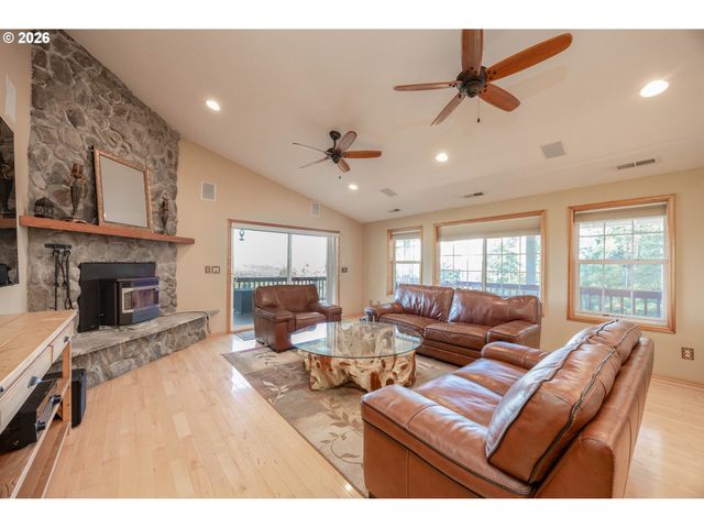 2215 Ne 359TH Ave, Washougal, WA 98671