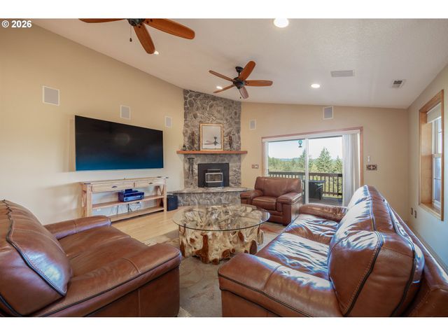 2215 Ne 359TH Ave, Washougal, WA 98671