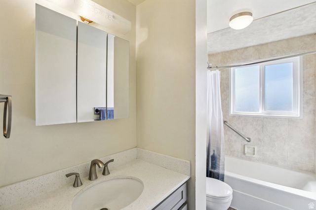 5345 W 4000 S, Hooper, UT 84315