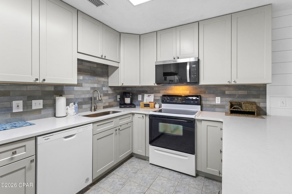 Image 8 of property listing at 17462 Front Beach Road 60103, Panama City Beach, FL 32413