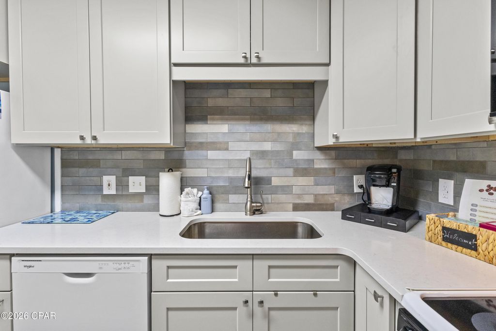 Image 9 of property listing at 17462 Front Beach Road 60103, Panama City Beach, FL 32413