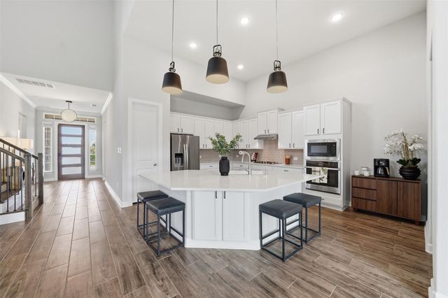 594 Baretta LOOP, Buda, TX 78610