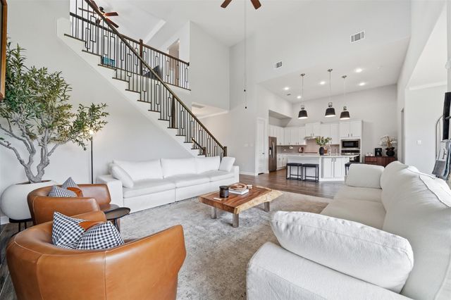 594 Baretta LOOP, Buda, TX 78610