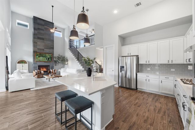 594 Baretta LOOP, Buda, TX 78610