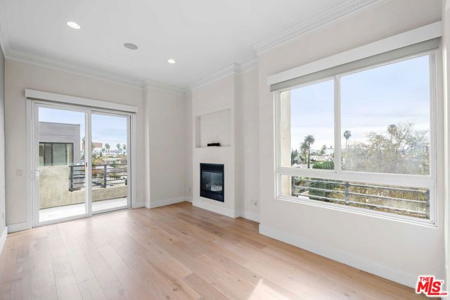 438 Arnaz Drive 106, Los Angeles, CA 90048