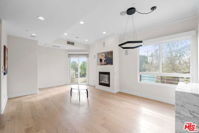 438 Arnaz Drive 106, Los Angeles, CA 90048