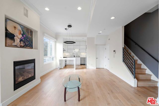 438 Arnaz Drive 106, Los Angeles, CA 90048