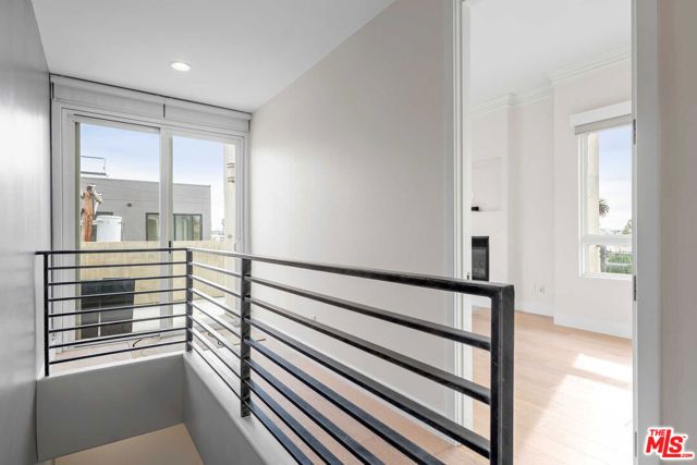 438 Arnaz Drive 106, Los Angeles, CA 90048