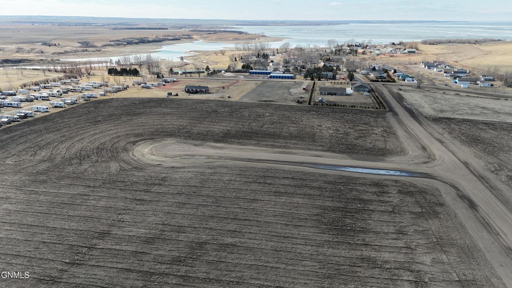 L6, Blk 4 Dakota Waters, Beulah, ND 58523