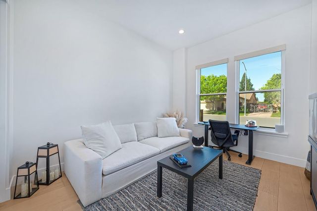 127 Fuller Ln, Lincoln, CA 95648