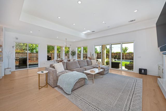 127 Fuller Ln, Lincoln, CA 95648