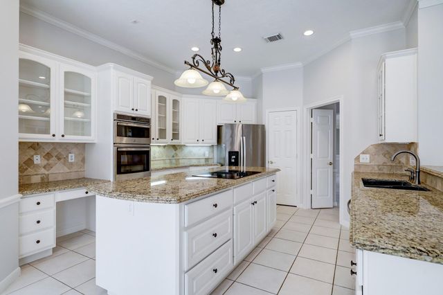 14 Greenside Place, The Woodlands, TX 77381