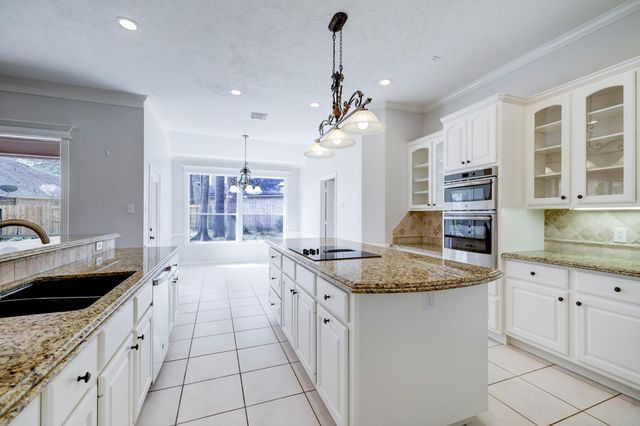 14 Greenside Place, The Woodlands, TX 77381