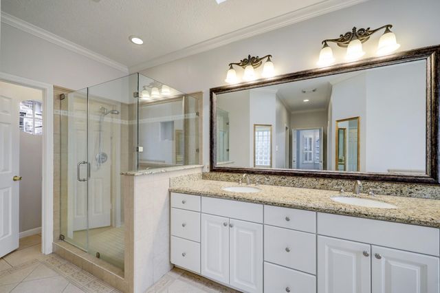 14 Greenside Place, The Woodlands, TX 77381