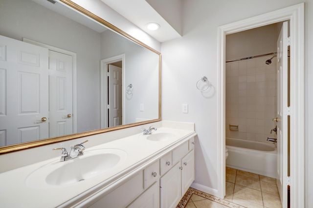 14 Greenside Place, The Woodlands, TX 77381