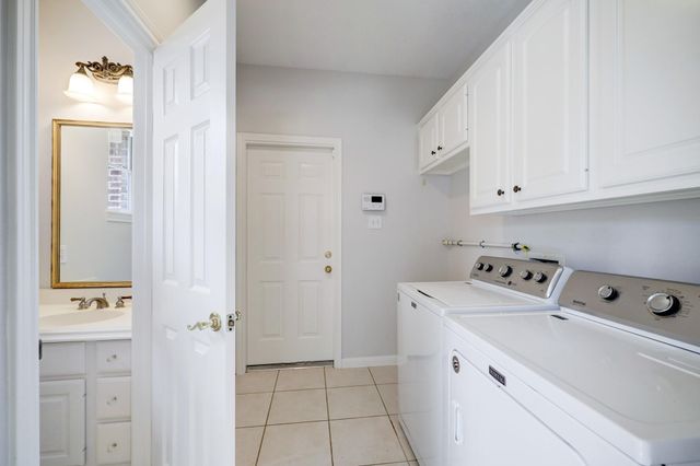 14 Greenside Place, The Woodlands, TX 77381