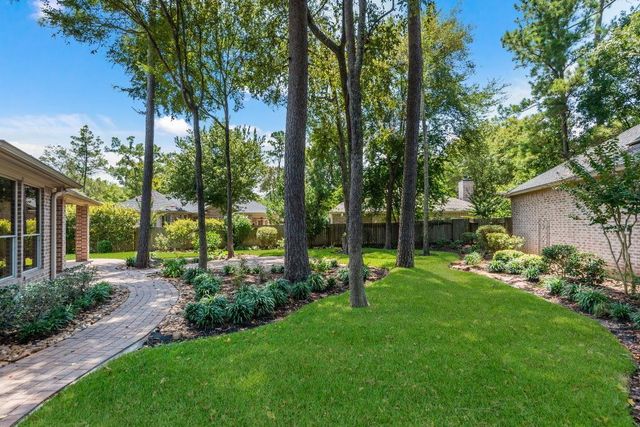 14 Greenside Place, The Woodlands, TX 77381