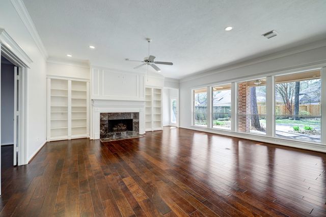 14 Greenside Place, The Woodlands, TX 77381