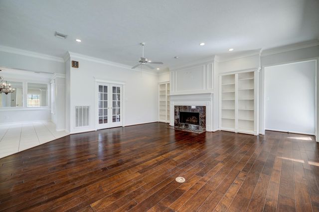 14 Greenside Place, The Woodlands, TX 77381