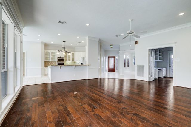 14 Greenside Place, The Woodlands, TX 77381
