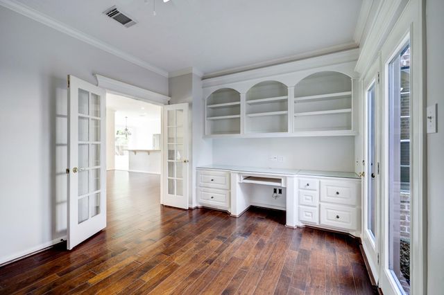 14 Greenside Place, The Woodlands, TX 77381