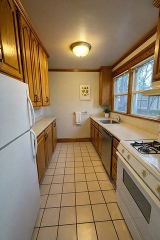 41 Hawthorn St. 10, Cambridge, MA 02138