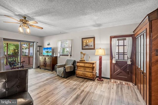 131 WALNUT AVE, Bellmawr, NJ 08031