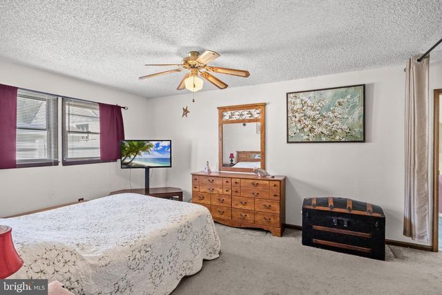 131 WALNUT AVE, Bellmawr, NJ 08031