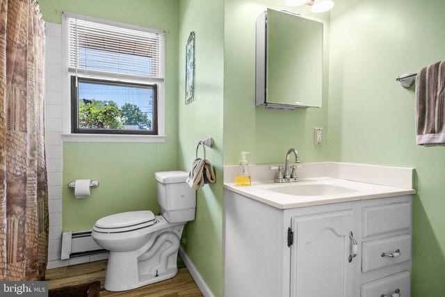 131 WALNUT AVE, Bellmawr, NJ 08031